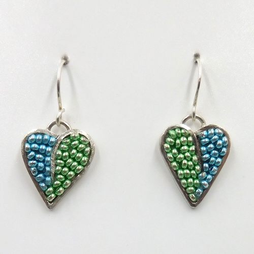 Click to view detail for DKC-2153 Earrings, Hearts, Blue & Green Beads $130